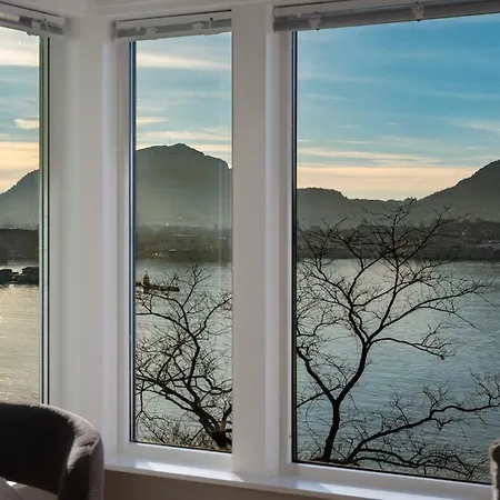 Exclusive Overlooking The Fjord Daire *